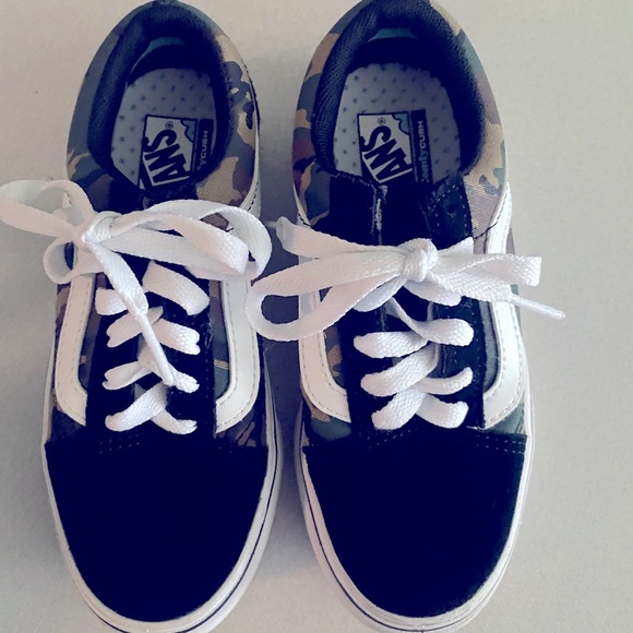 Vans Black and Camo Old Skool Sneakers with Signature Stripe - Picture 3 of 11